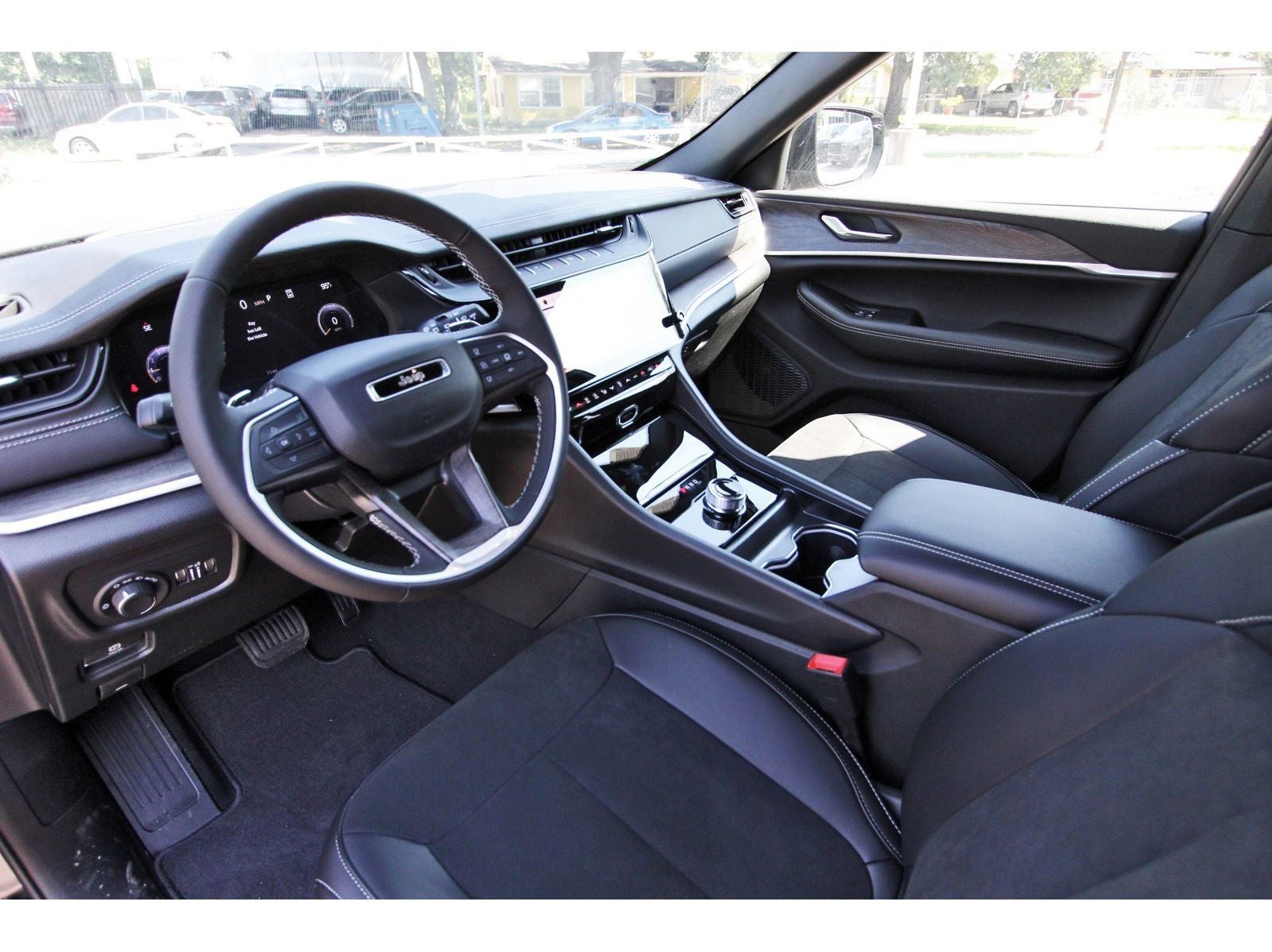 2026 Jeep Grand Cherokee Laredo Altitude 4x2
