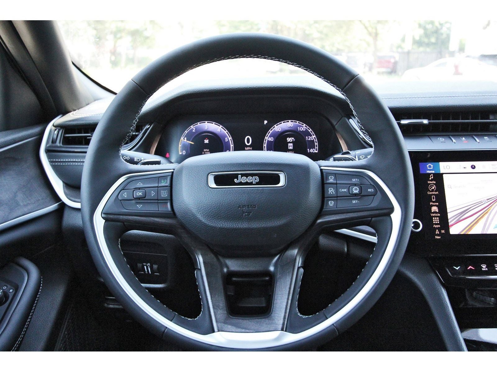 2026 Jeep Grand Cherokee Laredo Altitude 4x2
