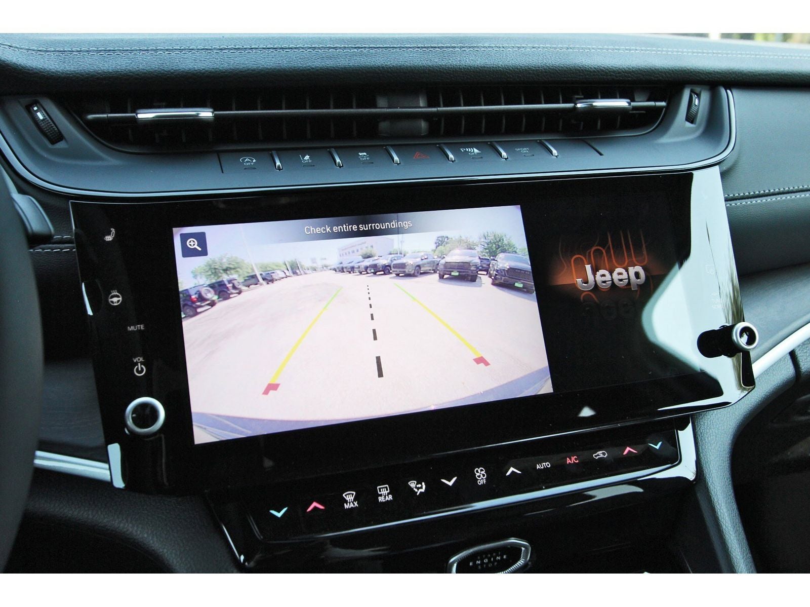 2026 Jeep Grand Cherokee Laredo Altitude 4x2