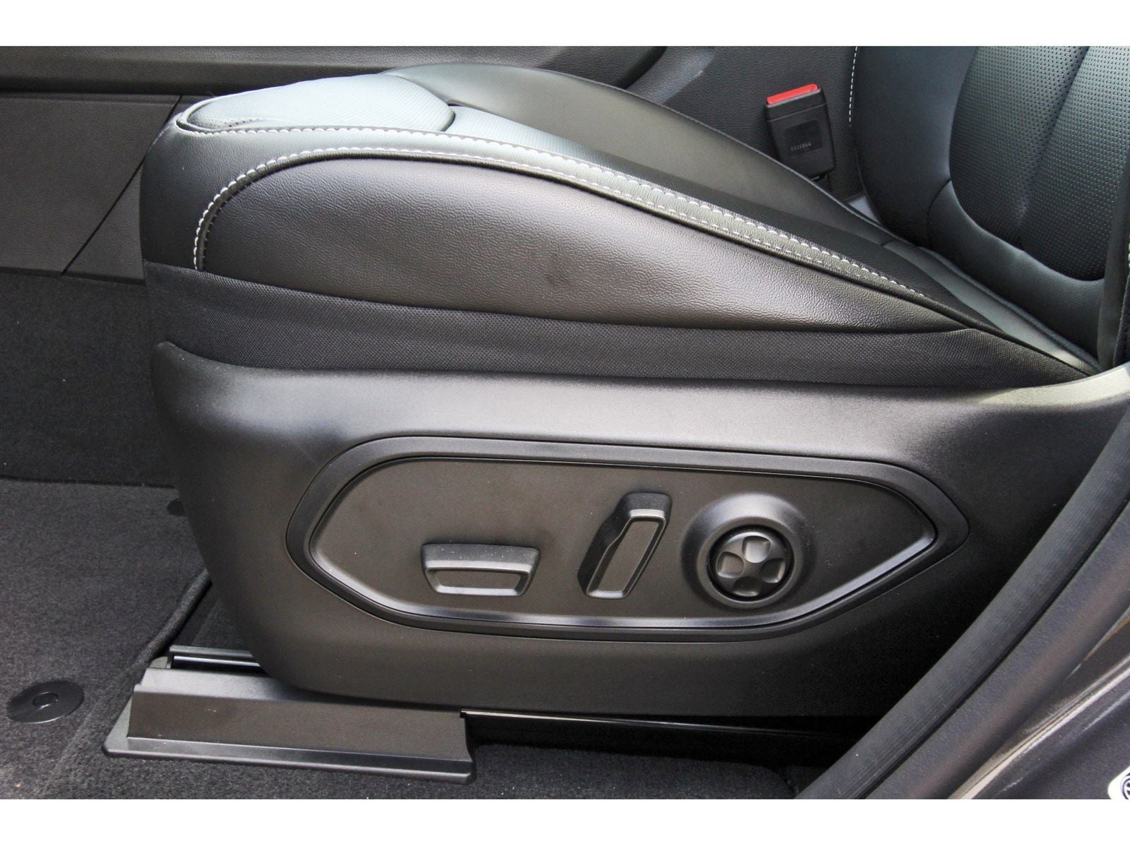 2026 Jeep Grand Cherokee Limited 4x2