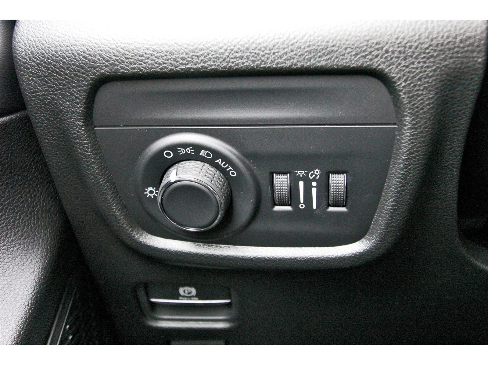 2025 Jeep Grand Cherokee L Laredo X 4x2