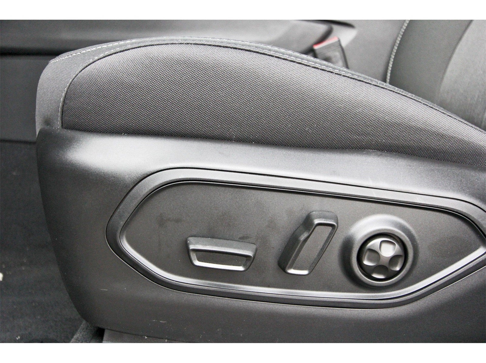 2025 Jeep Grand Cherokee L Laredo X 4x2