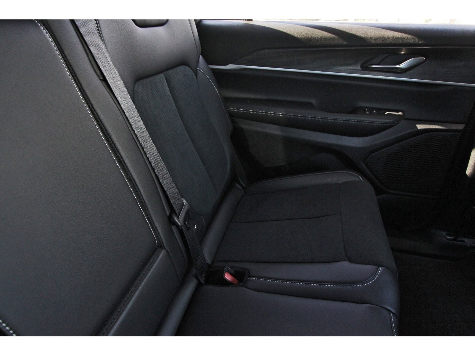 2026 Jeep Grand Cherokee L Laredo Altitude 4x2