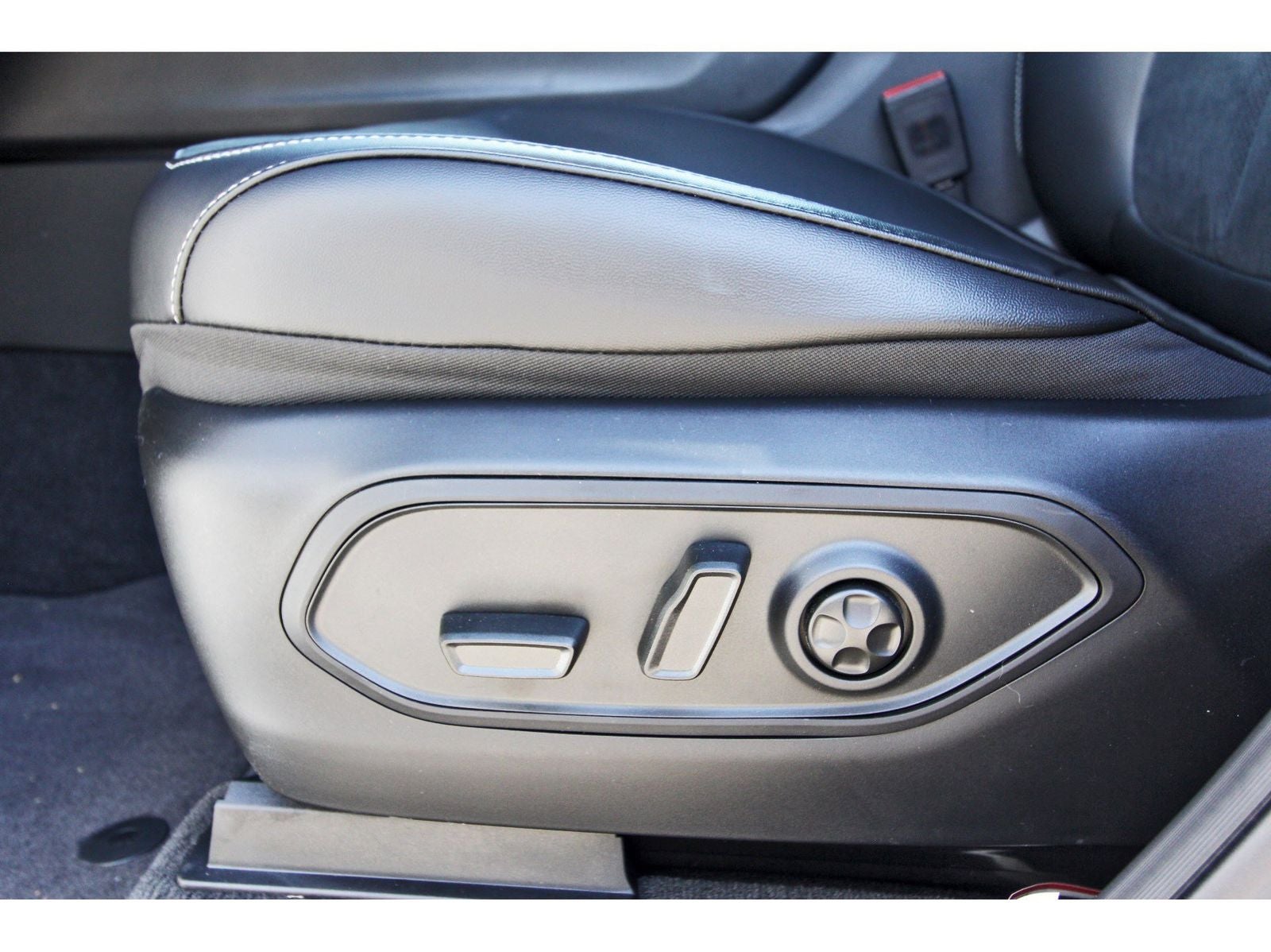 2026 Jeep Grand Cherokee L Laredo Altitude 4x2