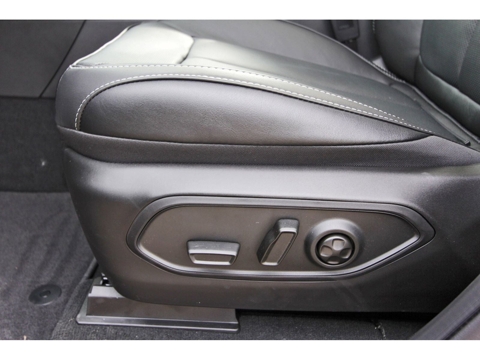 2026 Jeep Grand Cherokee L Limited Reserve 4x4