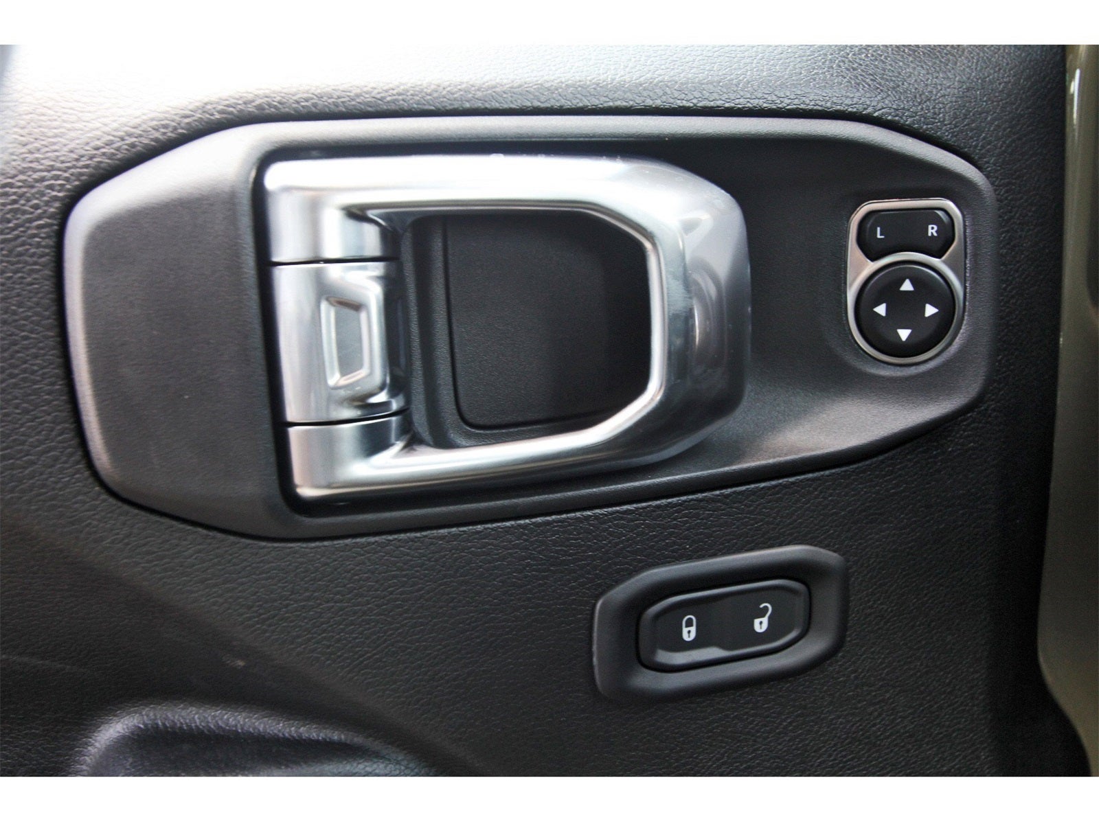 2025 Jeep Wrangler Willys 4 Door 4x4