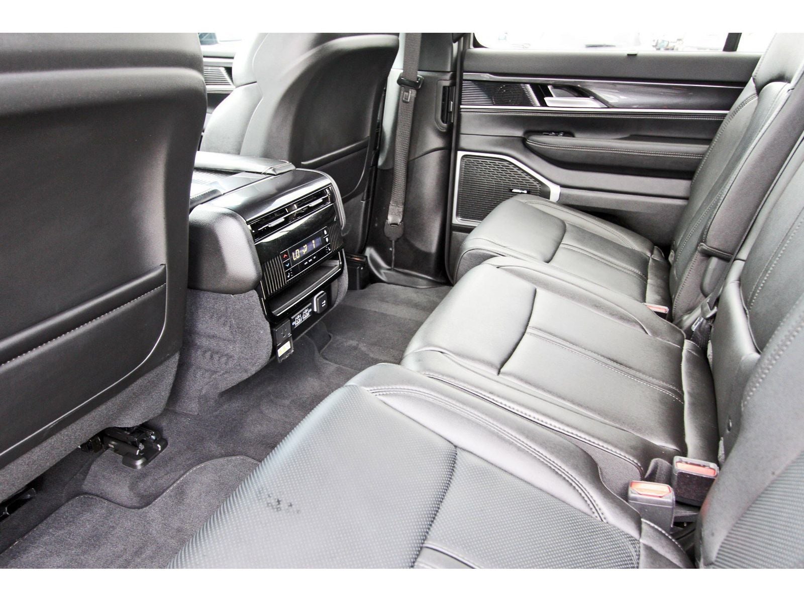 2024 Jeep Wagoneer Base