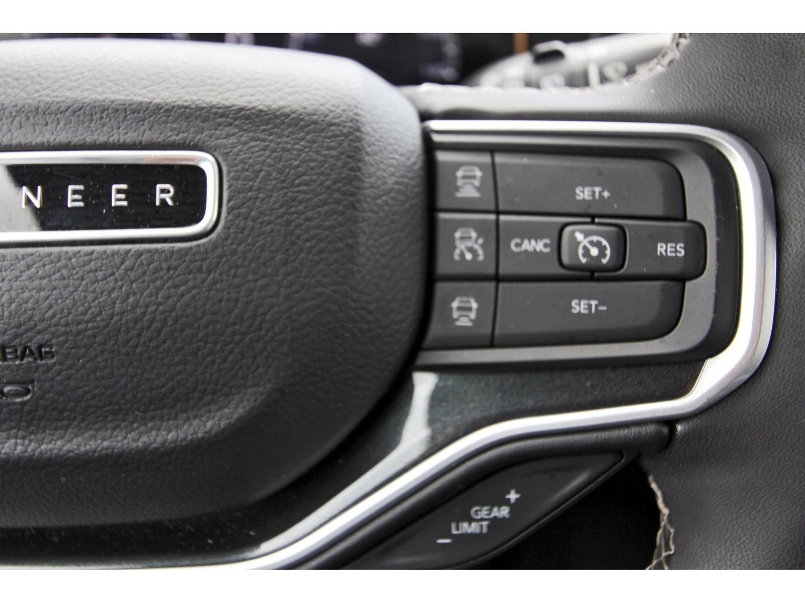 2024 Jeep Wagoneer Base