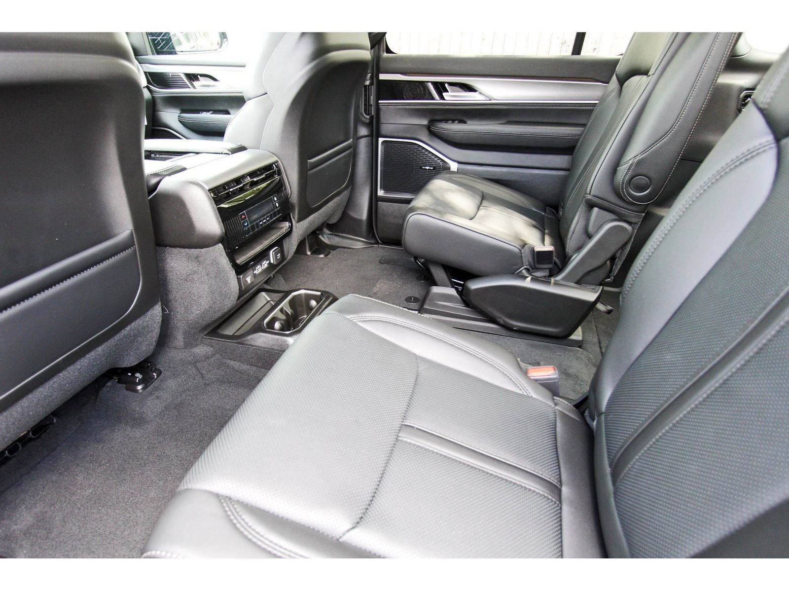 2026 Jeep Grand Wagoneer Upland 4x4