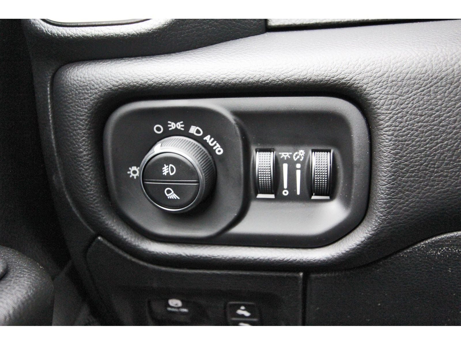 2026 RAM 1500 Big Horn/Lone Star Lone Star 4x2 Crew Cab 5'7" Box