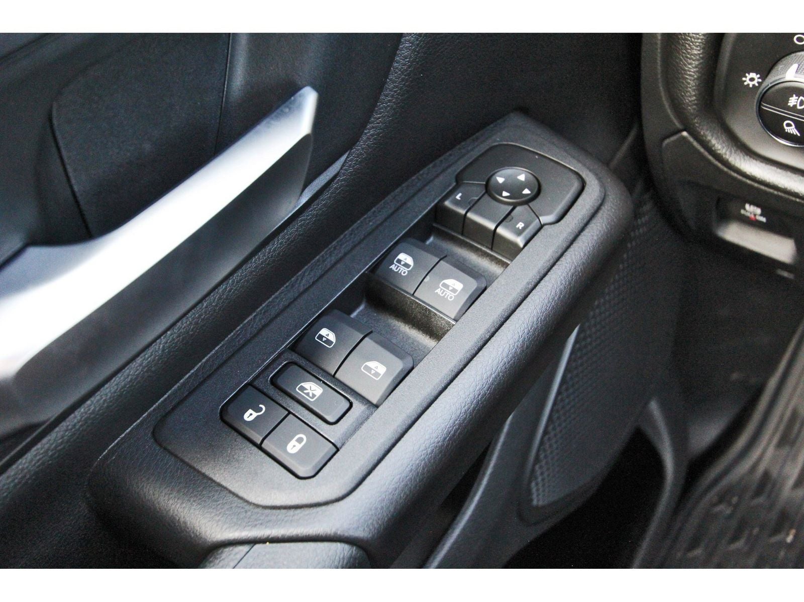 2026 RAM 1500 Warlock 4x4 Crew Cab 5'7" Box