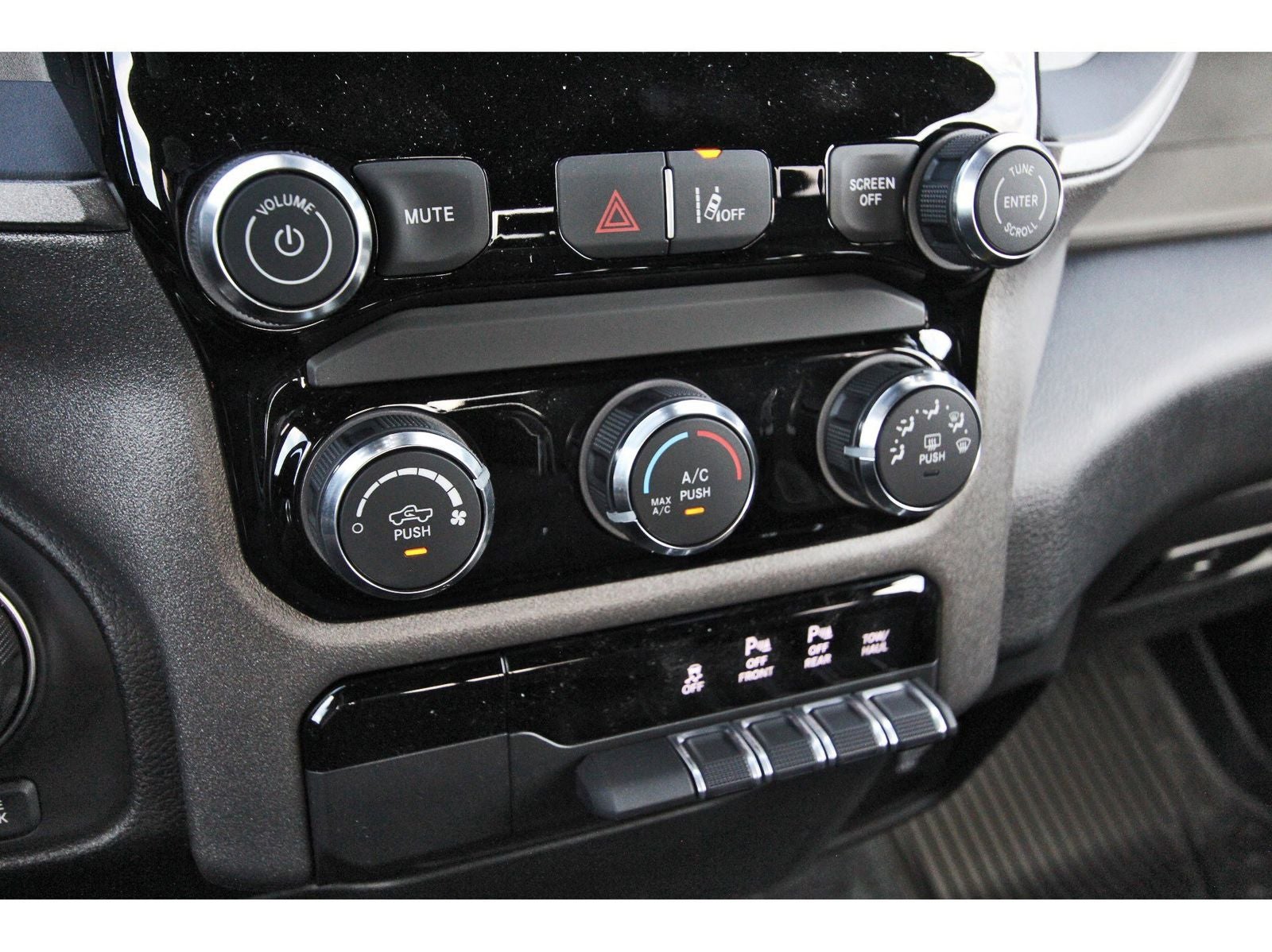 2026 RAM 1500 Warlock 4x4 Crew Cab 5'7" Box