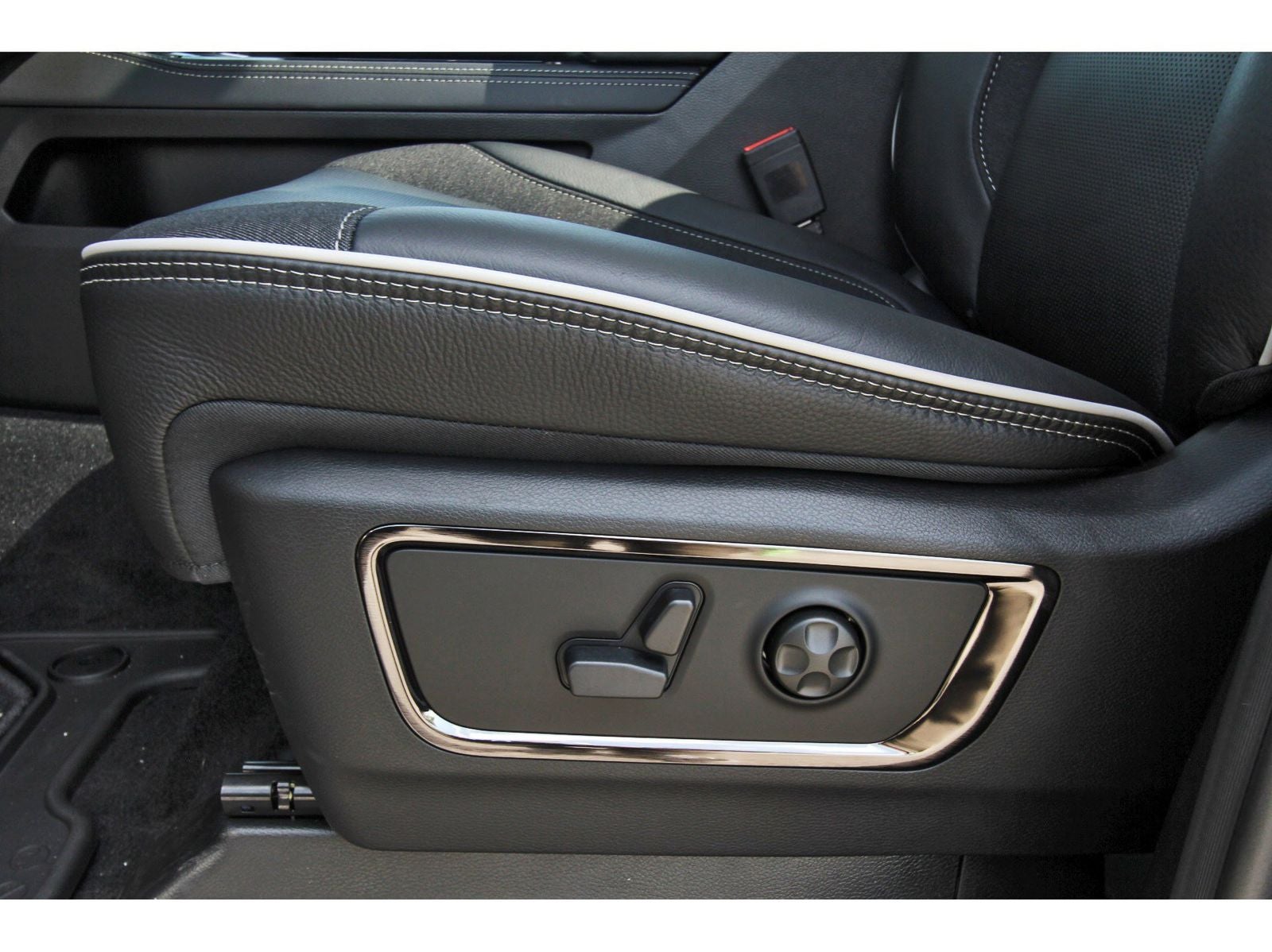 2026 RAM 1500 Limited 4x4 Crew Cab 5'7" Box