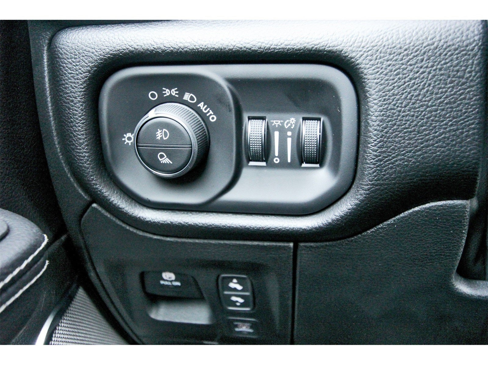 2026 RAM 1500 Laramie 4x4 Crew Cab 5'7" Box