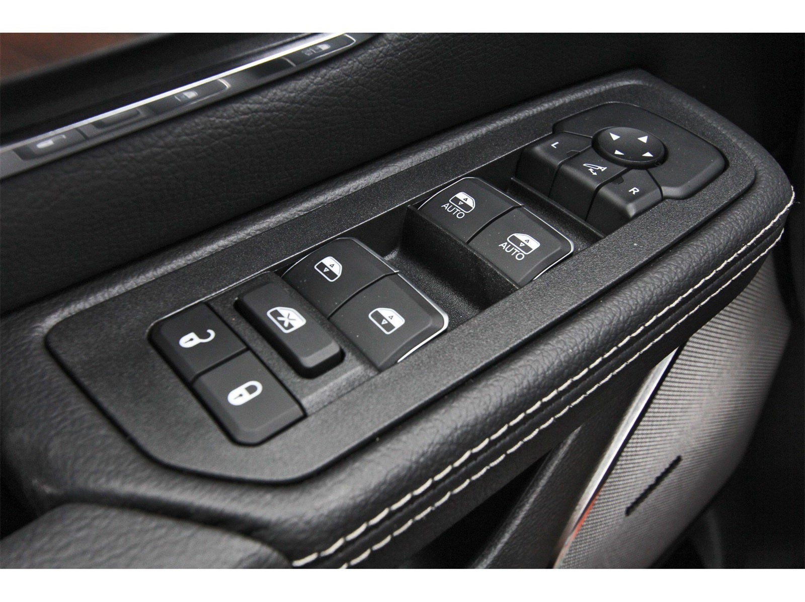 2026 RAM 1500 Laramie 4x4 Crew Cab 5'7" Box