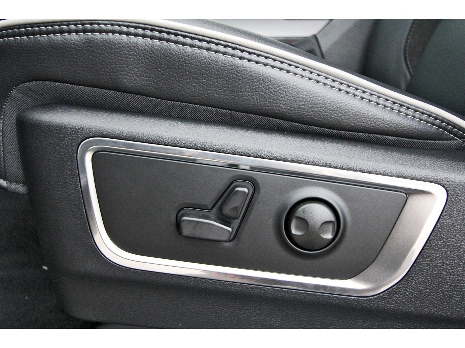 2026 RAM 1500 Laramie 4x4 Crew Cab 5'7" Box