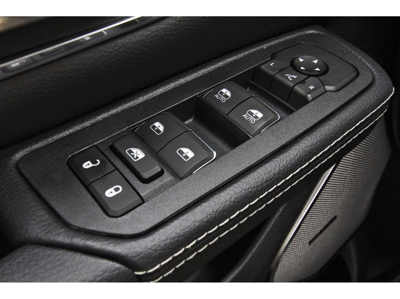 2026 RAM 1500 Laramie 4x4 Crew Cab 5'7" Box