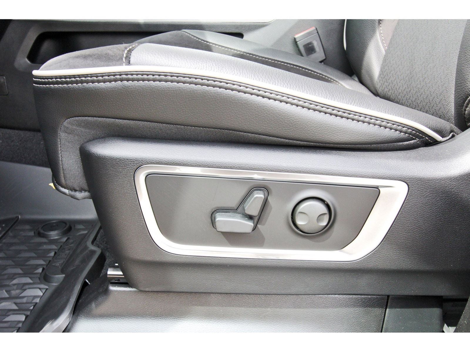 2026 RAM 1500 Laramie 4x4 Crew Cab 5'7" Box