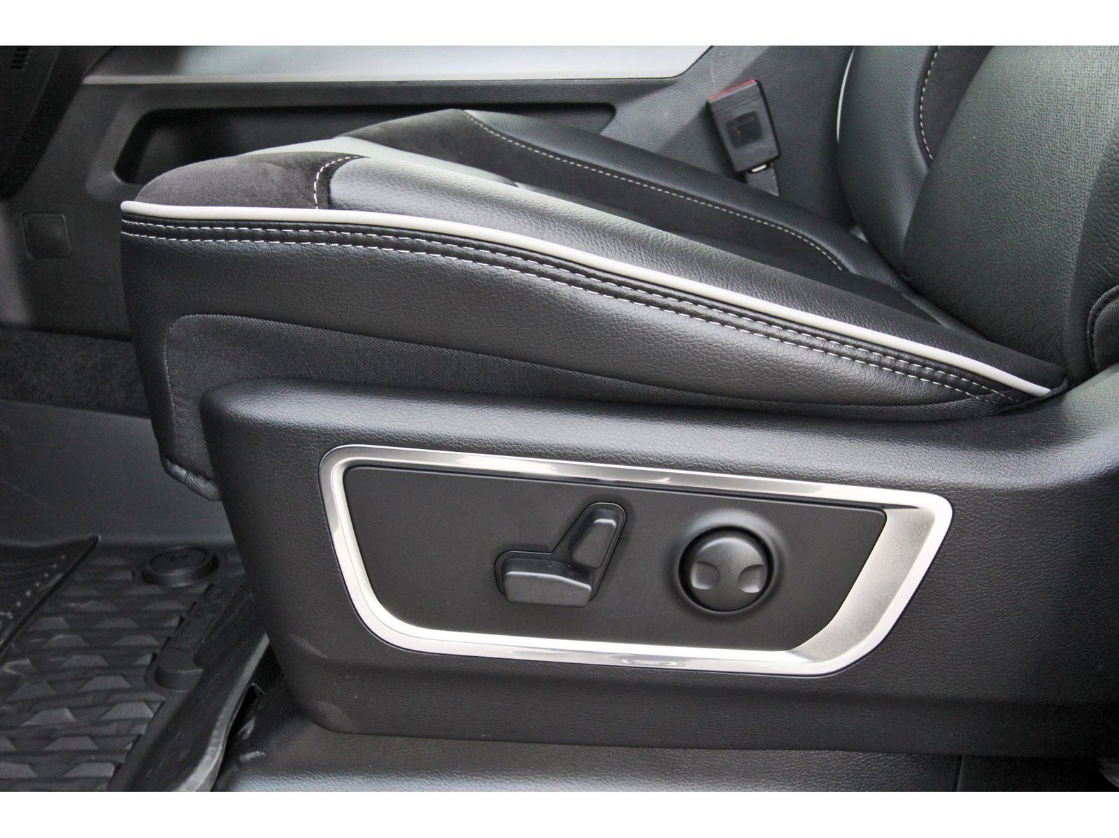 2026 RAM 1500 Laramie 4x4 Crew Cab 5'7" Box