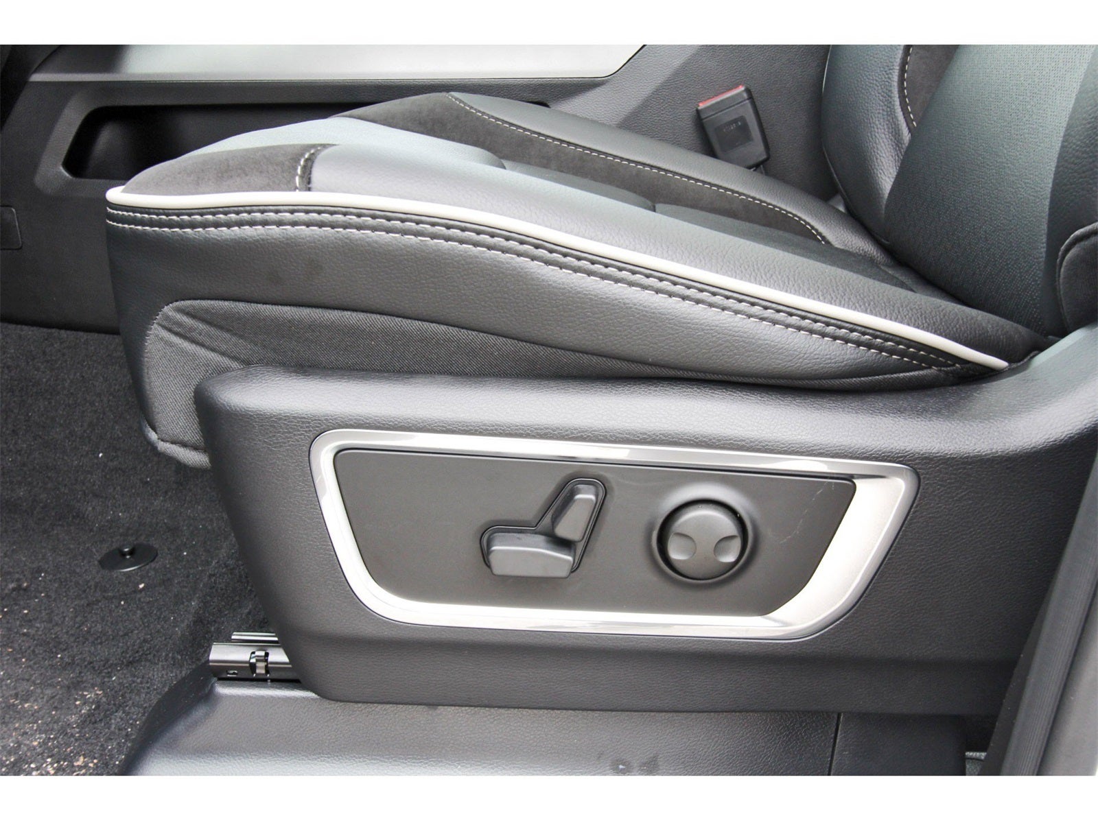 2026 RAM 1500 Laramie 4x4 Crew Cab 5'7" Box