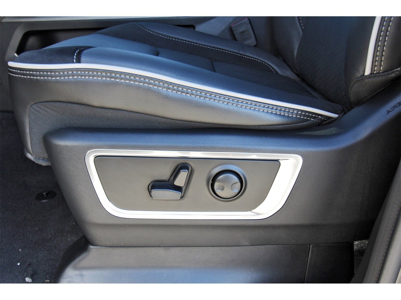 2026 RAM 1500 Laramie 4x4 Crew Cab 5'7" Box