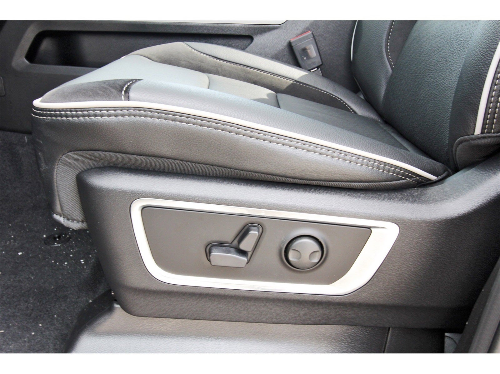 2026 RAM 1500 Laramie 4x4 Crew Cab 5'7" Box