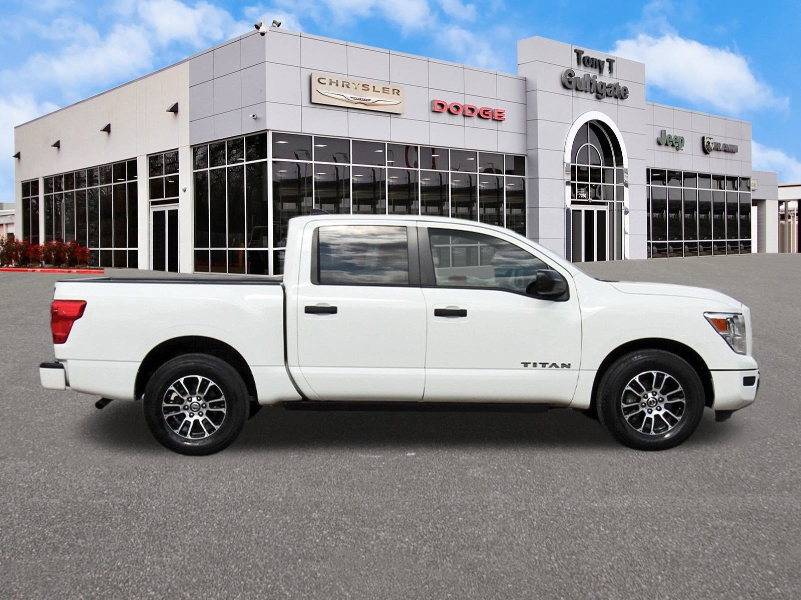 2022 Nissan Titan SV