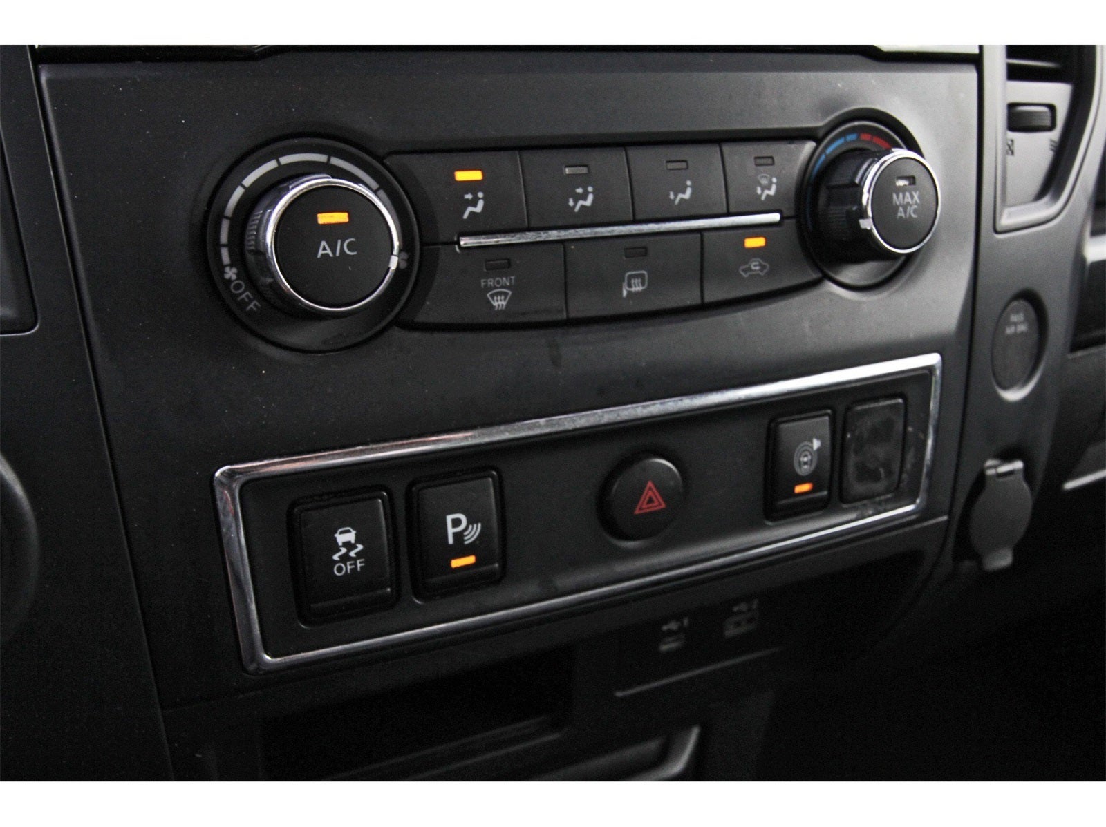 2022 Nissan Titan SV