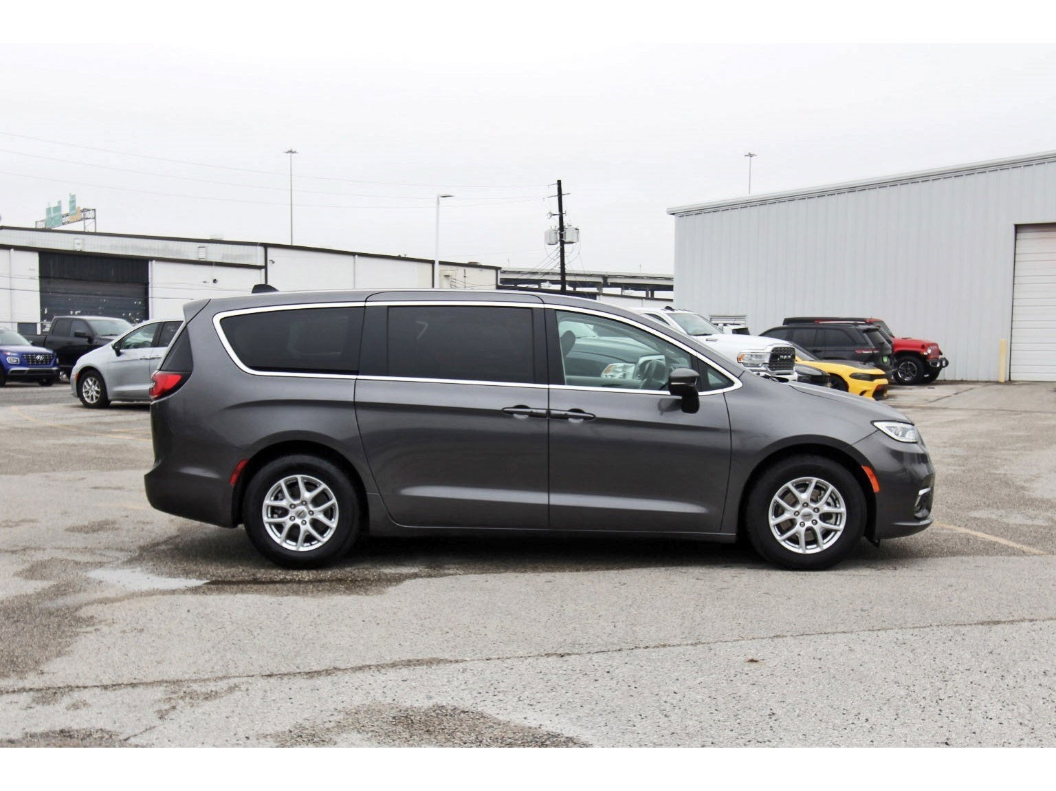 2023 Chrysler Pacifica Touring L
