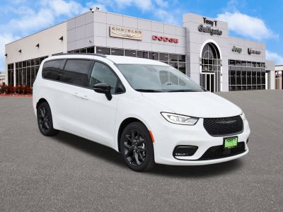 2026 Chrysler Pacifica Select FWD