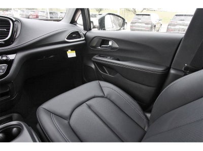 2026 Chrysler Pacifica Select FWD