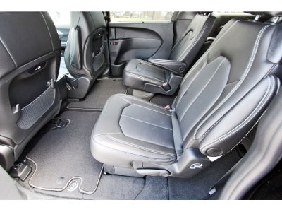 2026 Chrysler Pacifica Select FWD