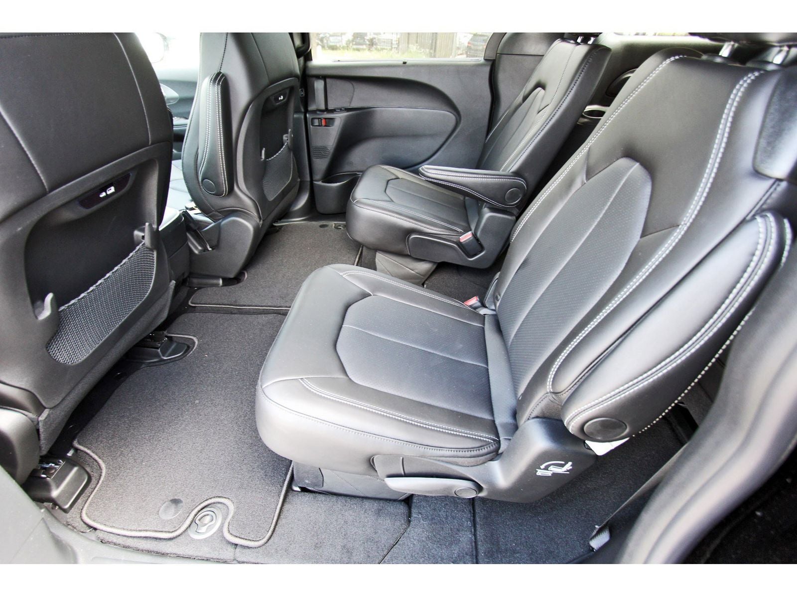 2026 Chrysler Pacifica Select FWD