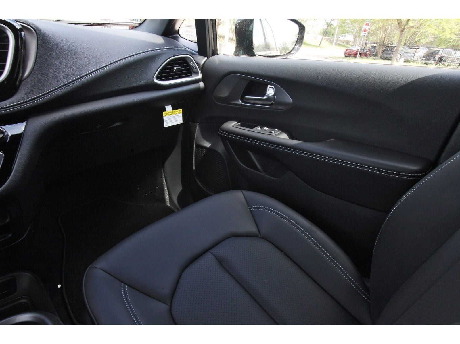 2026 Chrysler Pacifica Select FWD