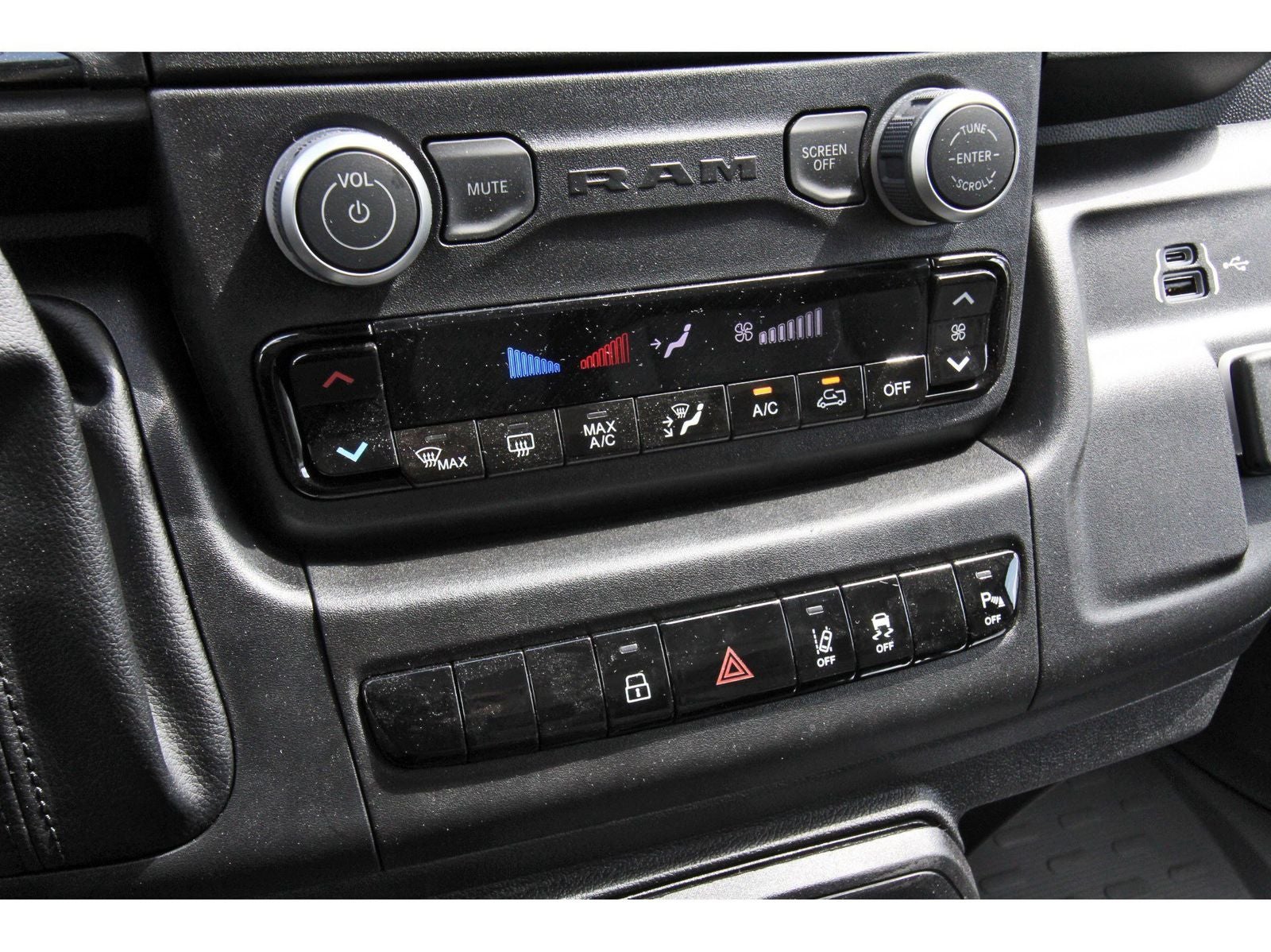 2026 RAM ProMaster 3500 High Roof Tradesman 3500 159" WB w/Pass Seat