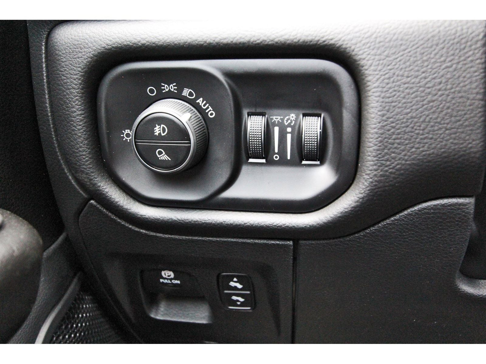 2026 RAM 1500 Big Horn/Lone Star Lone Star 4x2 Crew Cab 5'7" Box