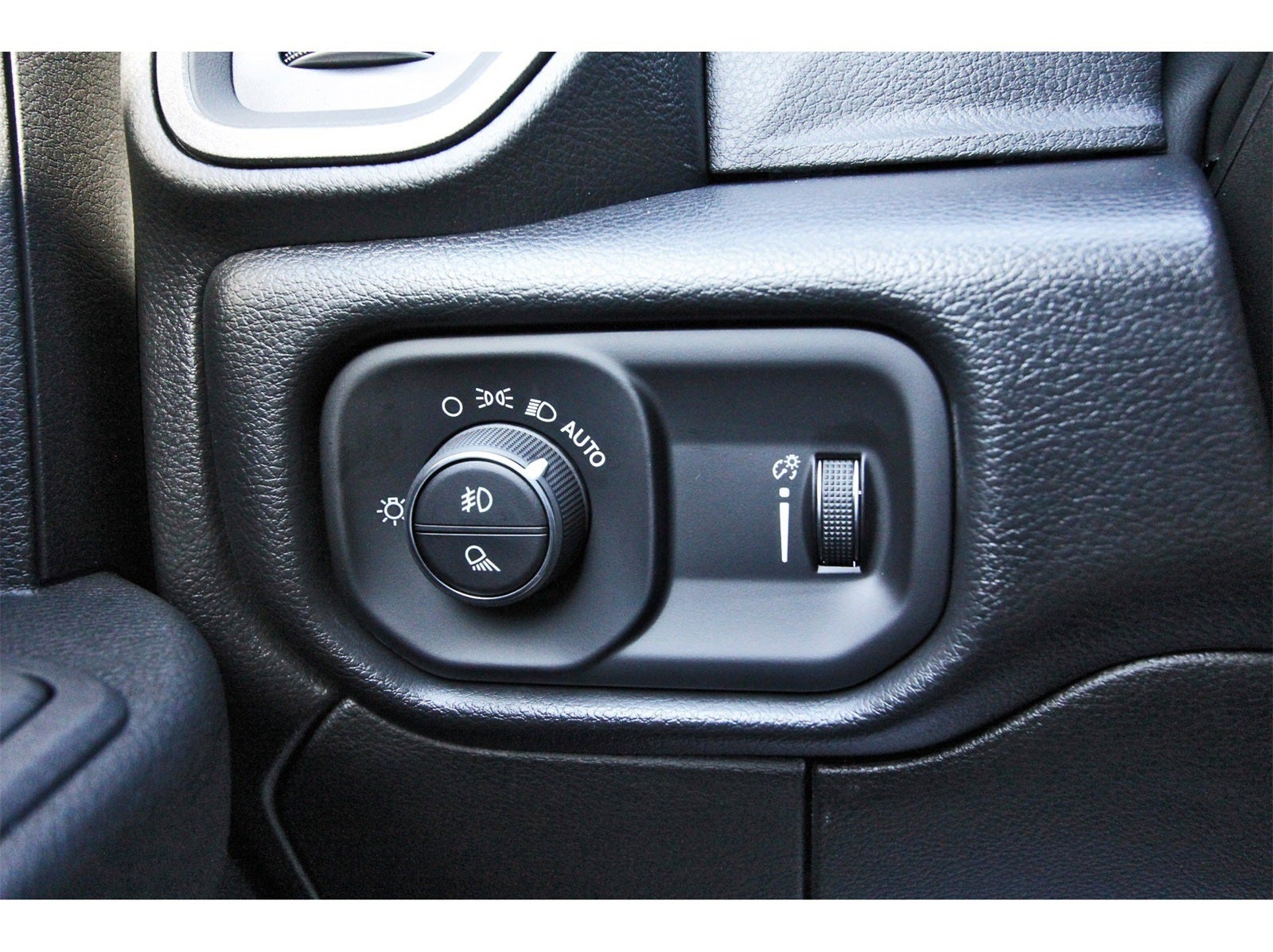 2026 RAM 2500 Tradesman 4x4 Crew Cab 6'4" Box