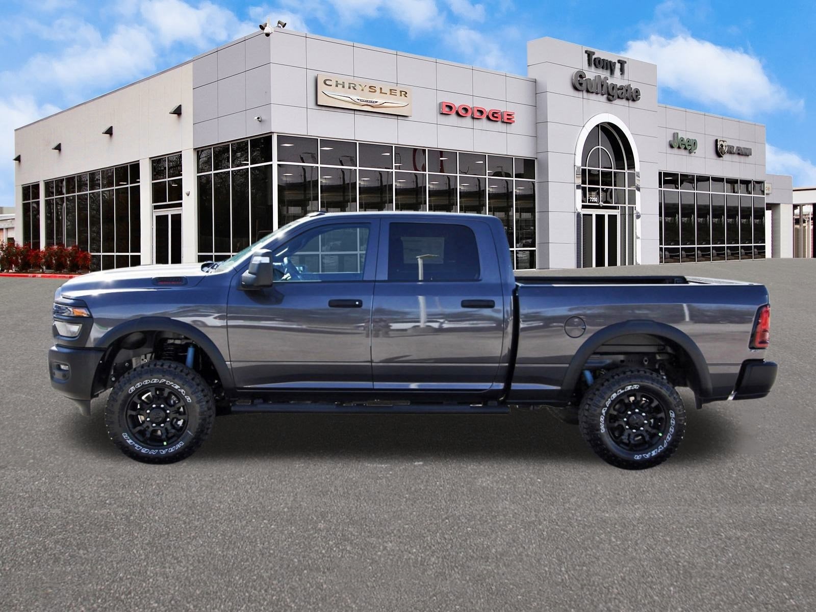2026 RAM 2500 Tradesman 4x4 Crew Cab 6'4" Box