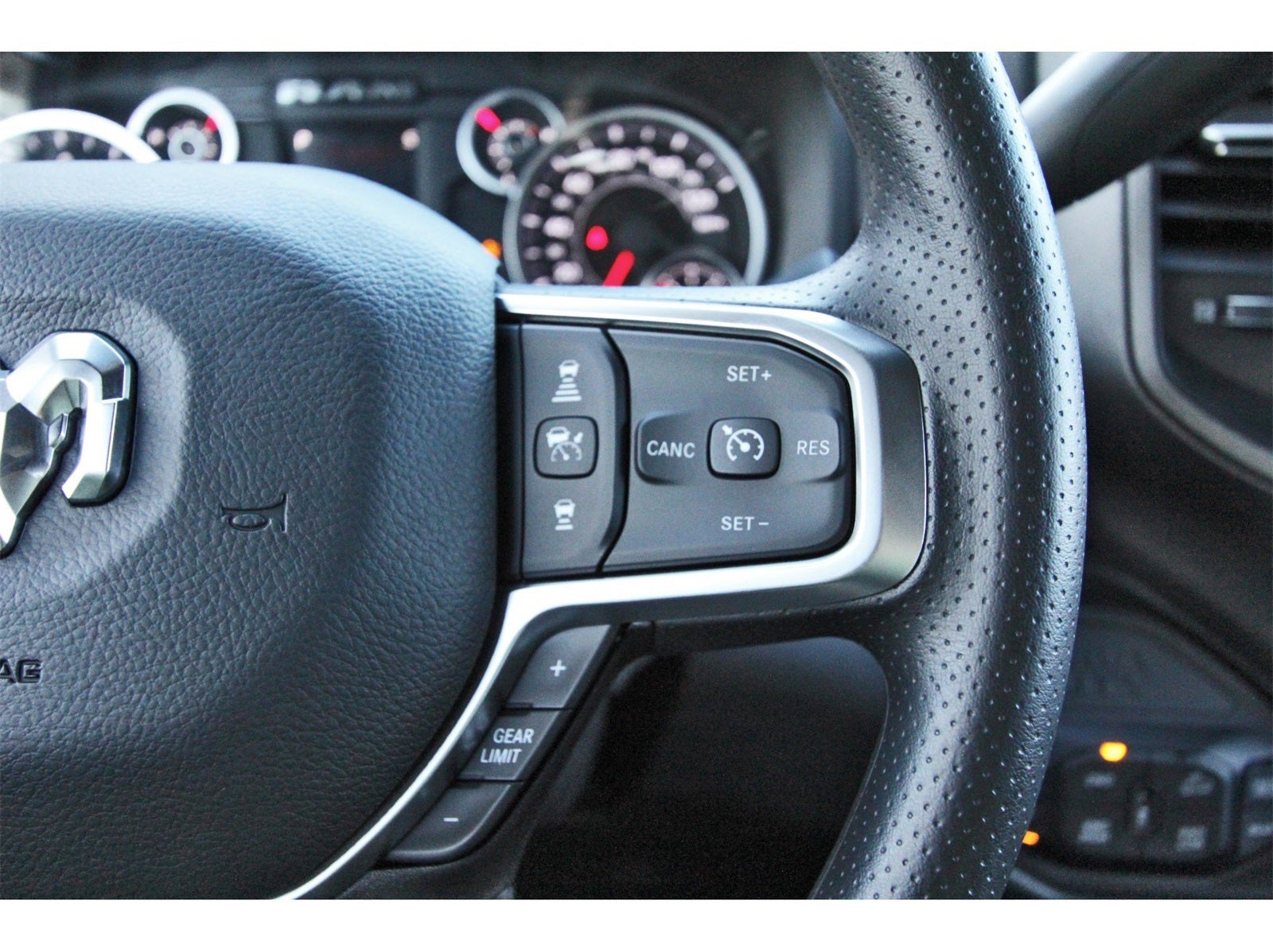 2026 RAM 2500 Tradesman 4x4 Crew Cab 6'4" Box