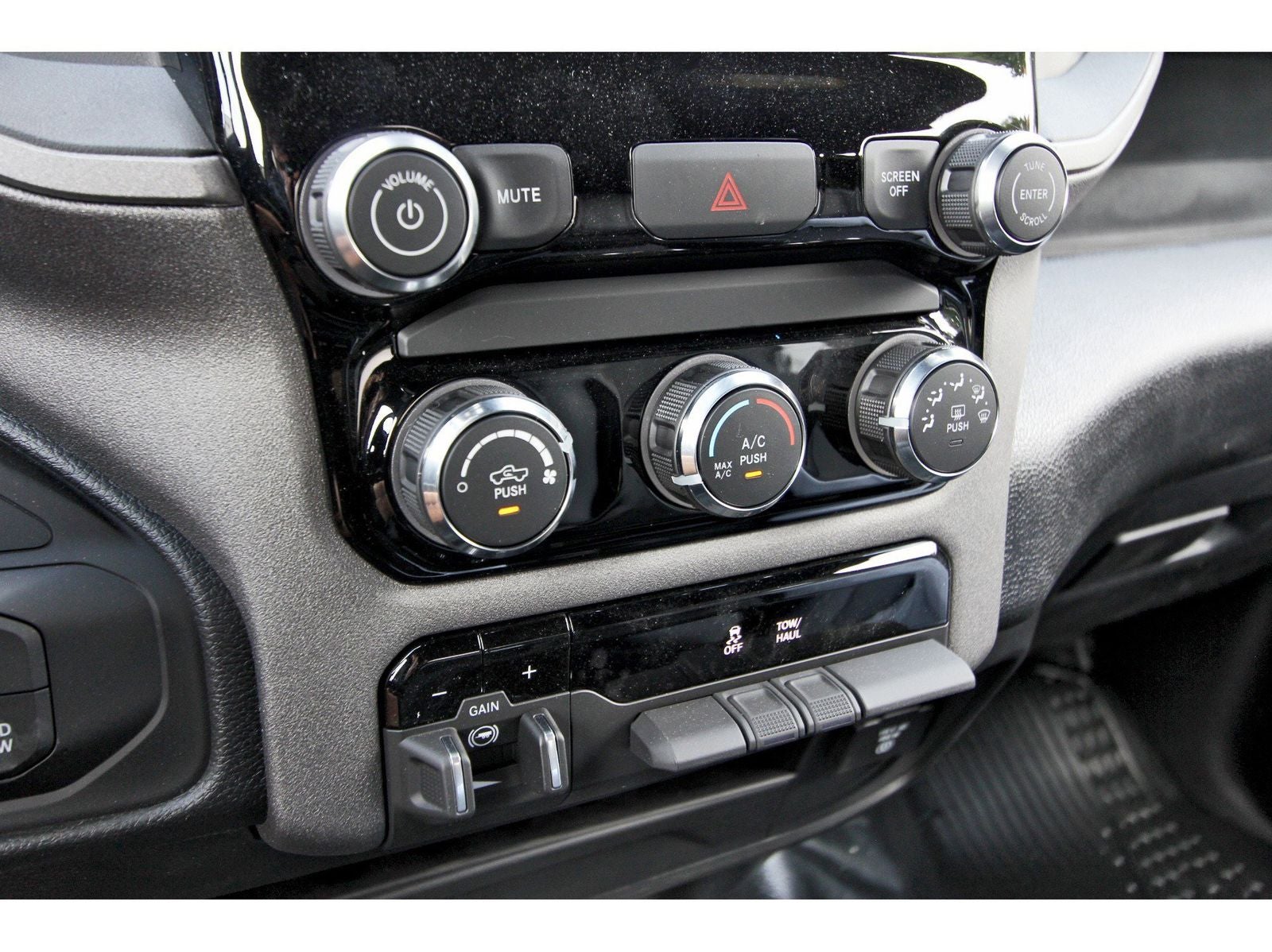 2026 RAM 2500 Tradesman 4x4 Crew Cab 6'4" Box