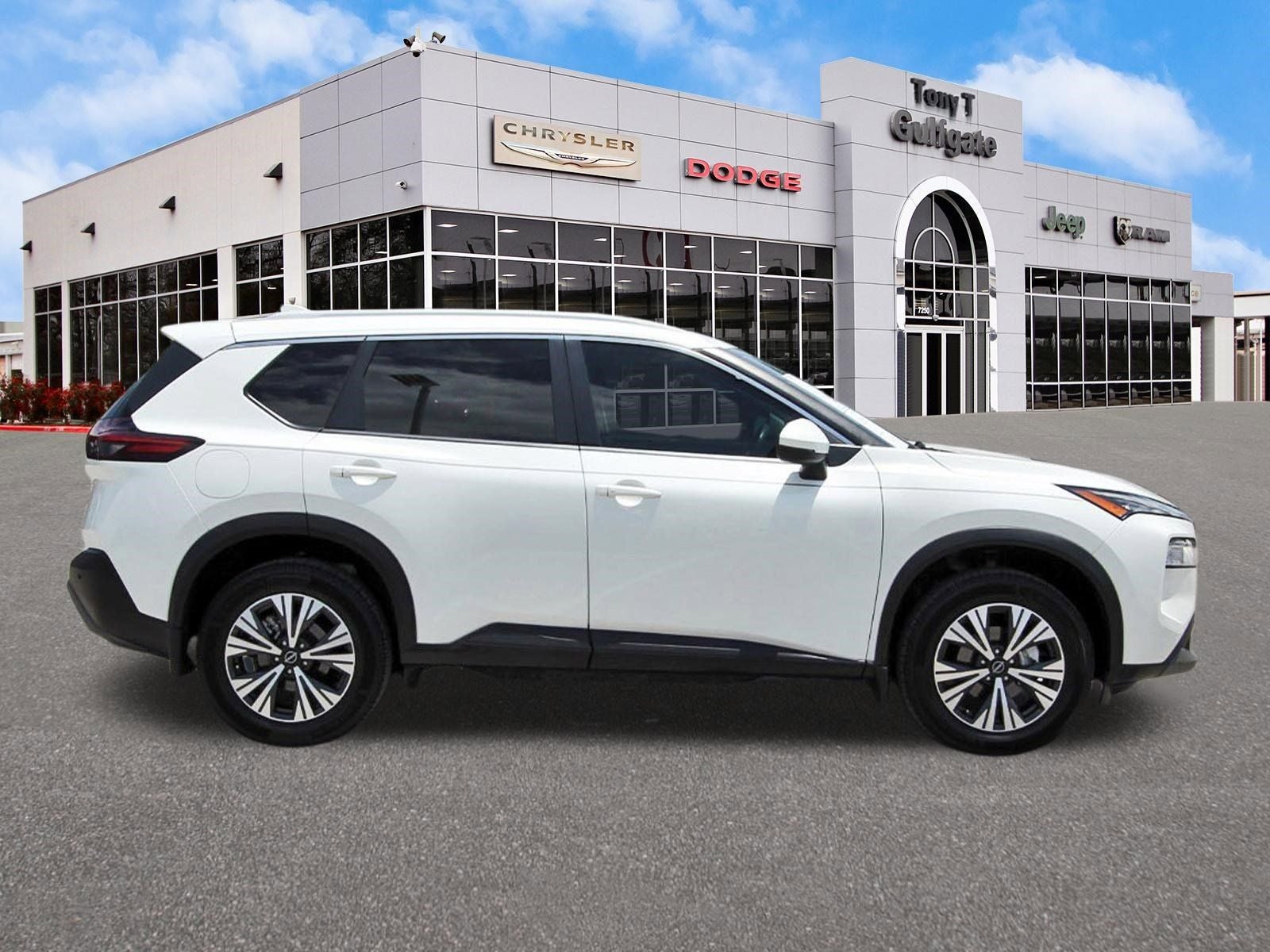 2022 Nissan Rogue SV